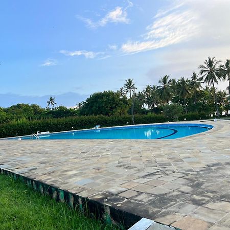 Waves And Wanderlust-Diani Beach Exterior photo