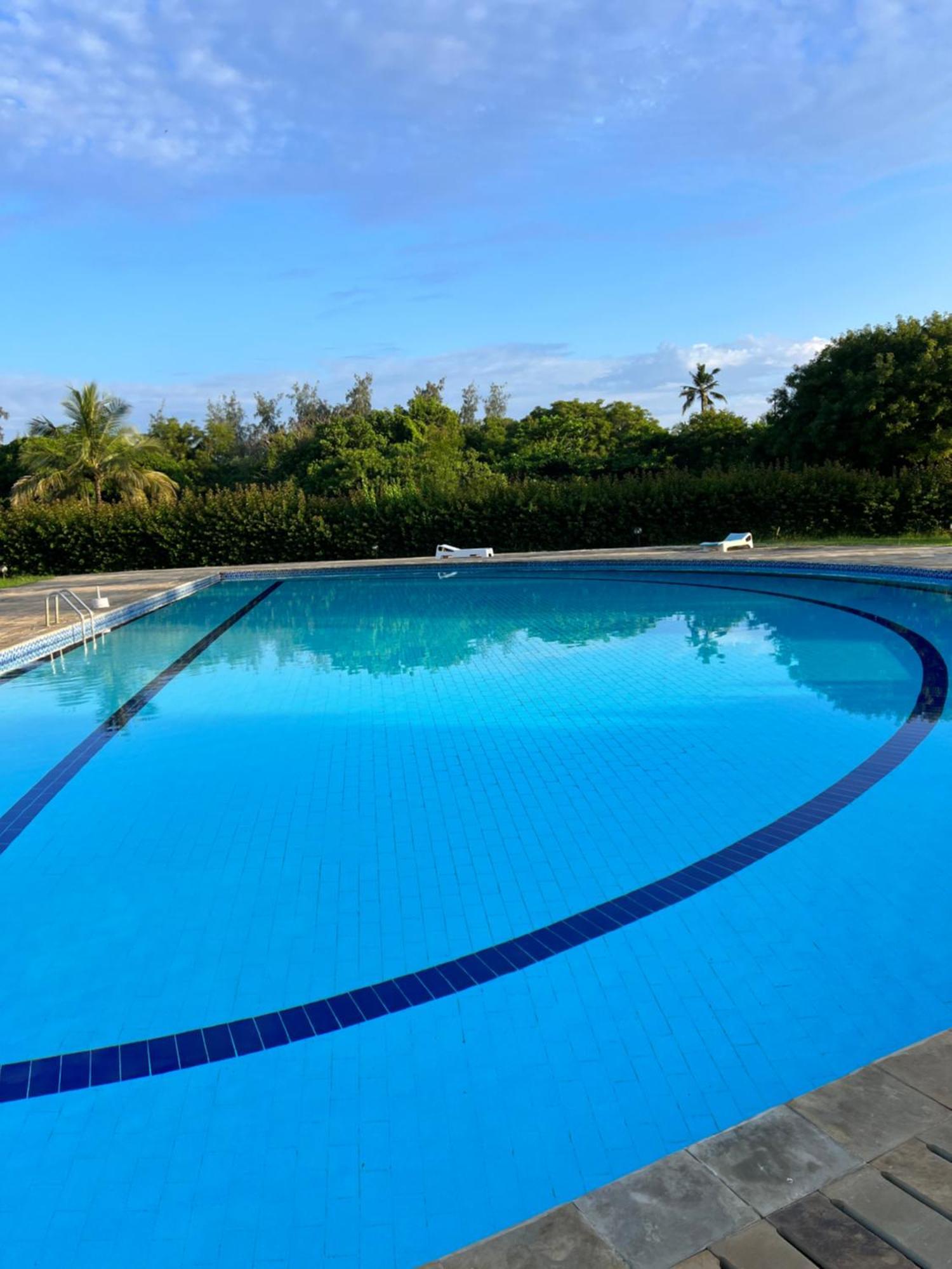 Waves And Wanderlust-Diani Beach Exterior photo