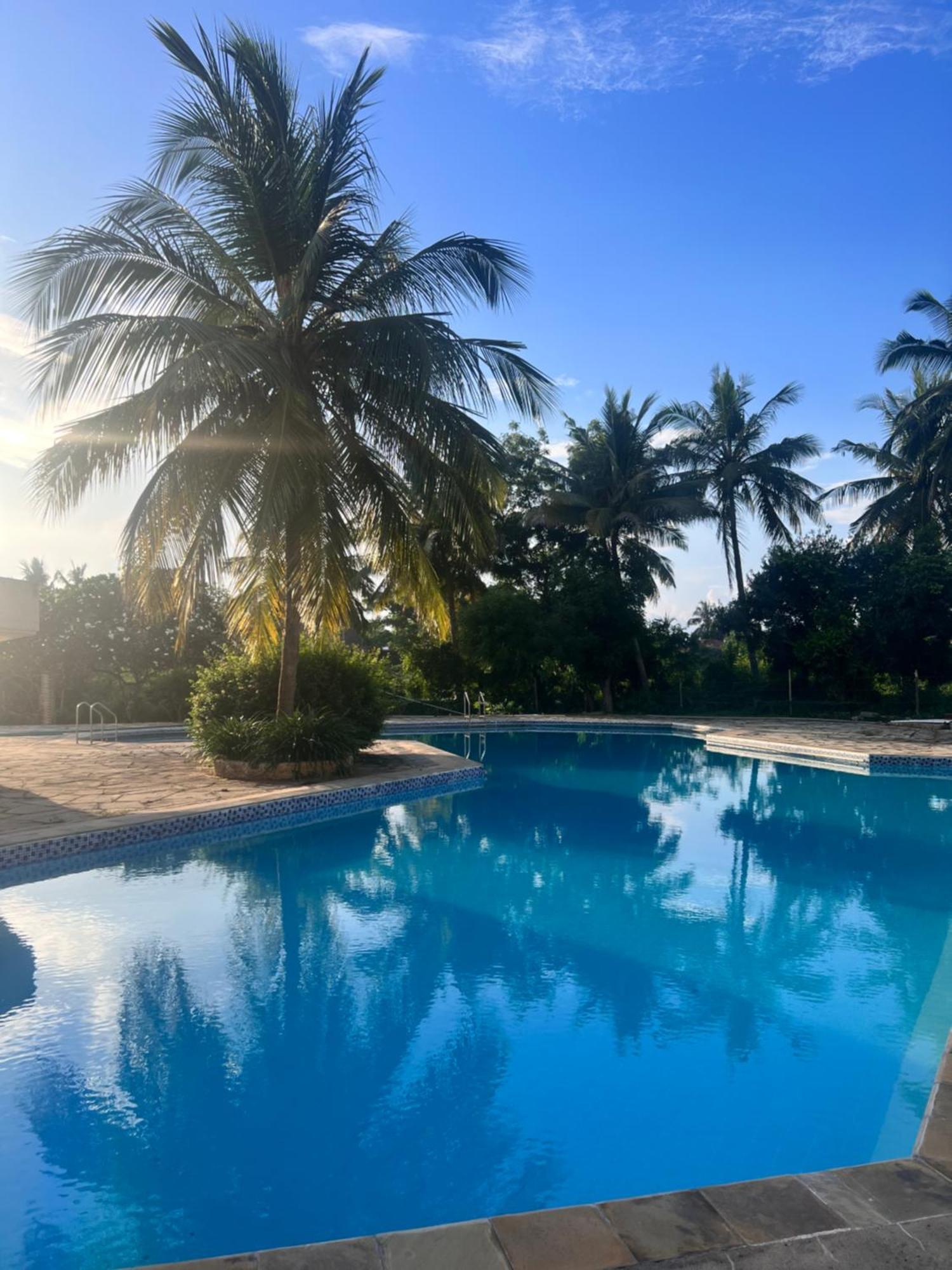 Waves And Wanderlust-Diani Beach Exterior photo